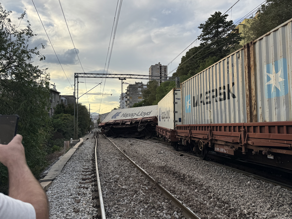 FOTO Teretni vagoni iskočili iz tračnica u Rijeci