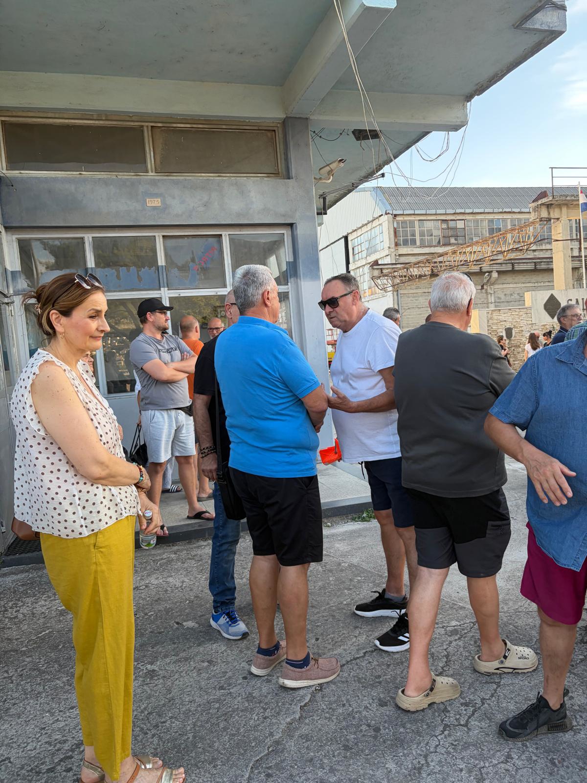 Radnici Salonita prosvjedovali jer ih država želi prevariti. "Zašto nam se to radi?"