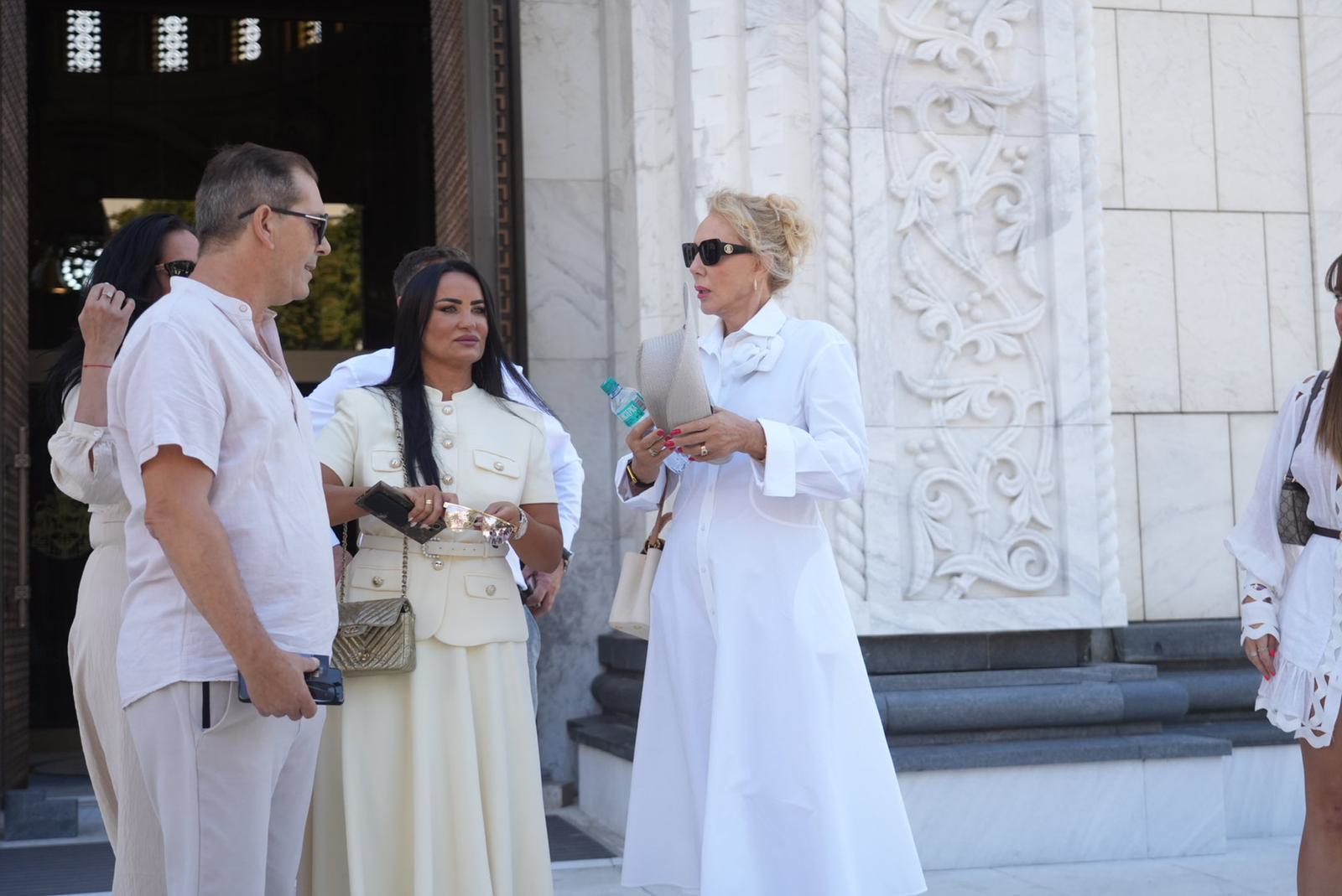 FOTO Aleksandra Prijović i suprug krstili kćer, Lepa Brena pojavila se sva u bijelom
