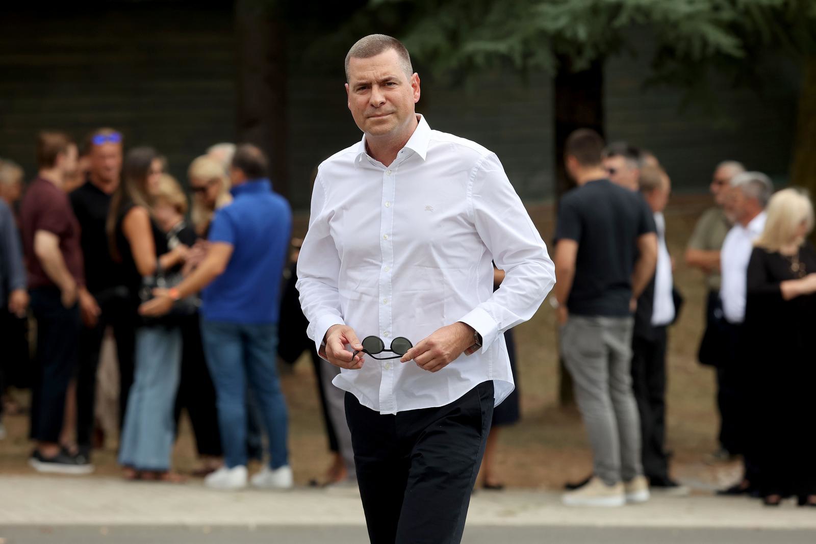 FOTO Na zagrebačkom Mirogoju obitelj i prijatelji oprostili se od Ksenije Urličić
