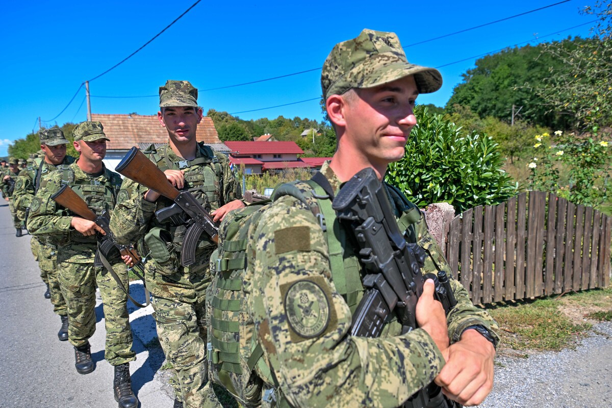 Mladi Tigrovi hodali od Petrinje do Kostajnice. Na simboličnoj lokaciji dobili beretke