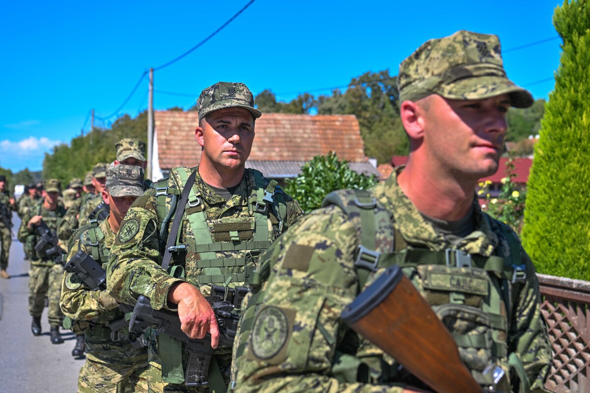 Mladi Tigrovi hodali od Petrinje do Kostajnice. Na simboličnoj lokaciji dobili beretke