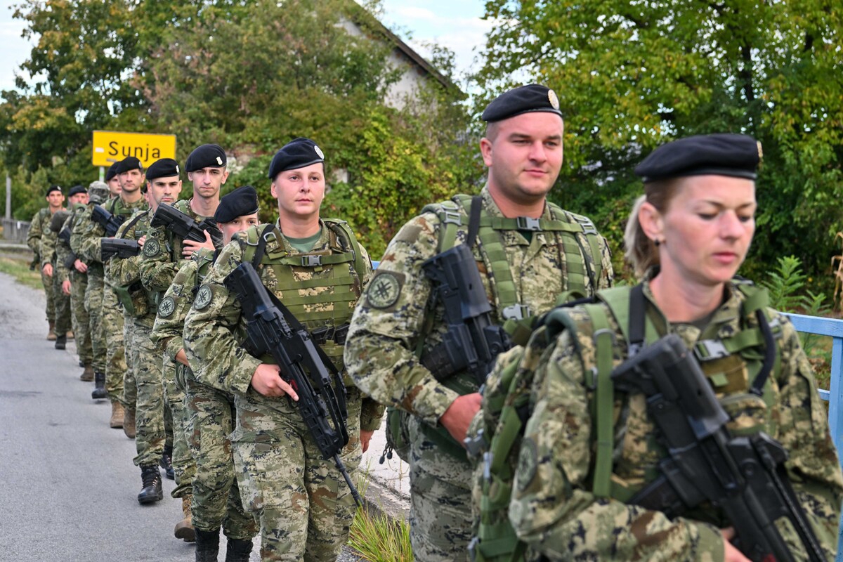 Mladi Tigrovi hodali od Petrinje do Kostajnice. Na simboličnoj lokaciji dobili beretke
