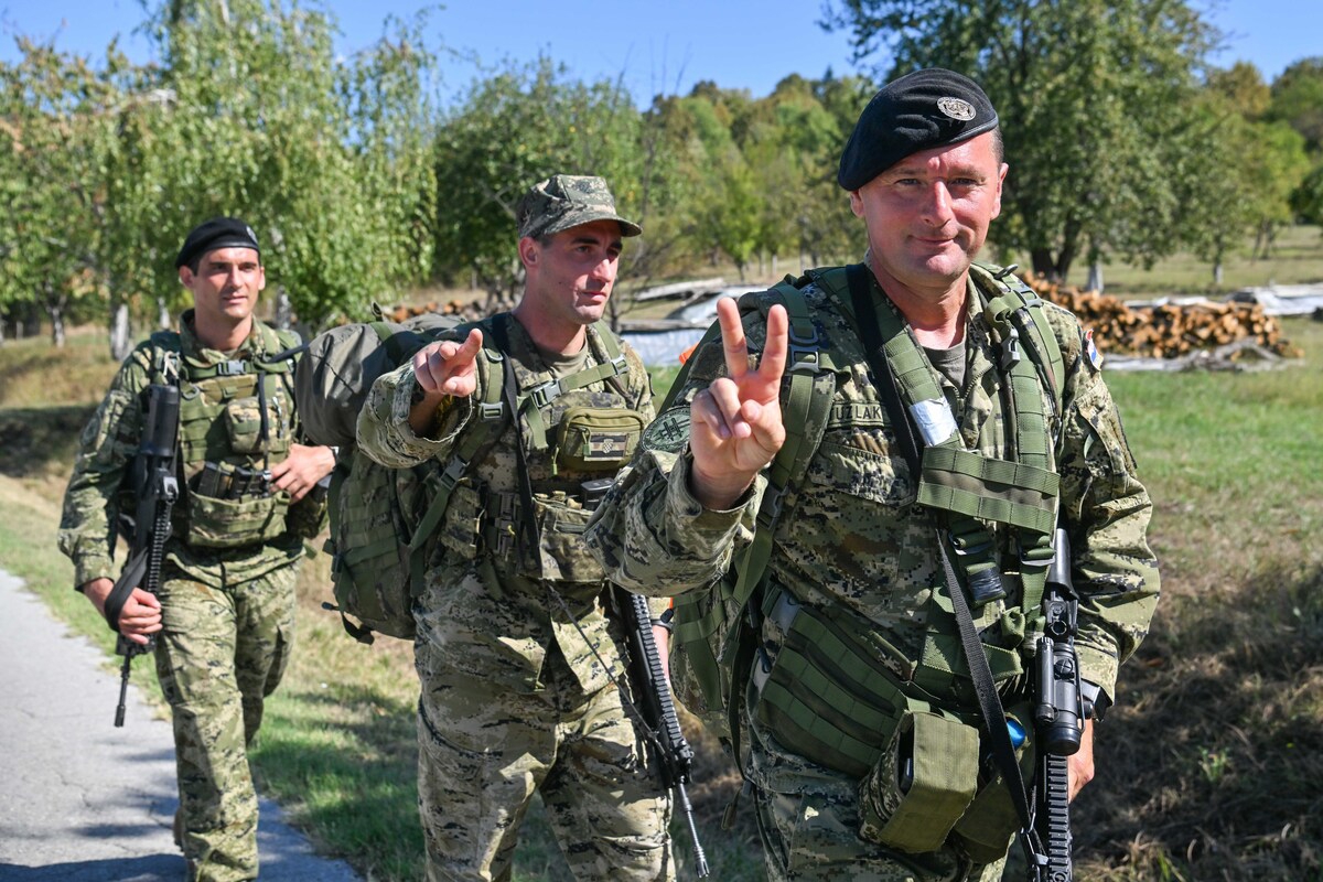 Mladi Tigrovi hodali od Petrinje do Kostajnice. Na simboličnoj lokaciji dobili beretke