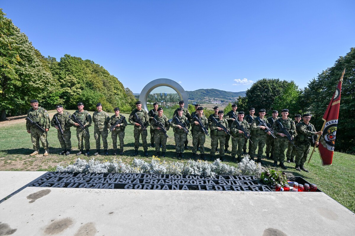 Mladi Tigrovi hodali od Petrinje do Kostajnice. Na simboličnoj lokaciji dobili beretke