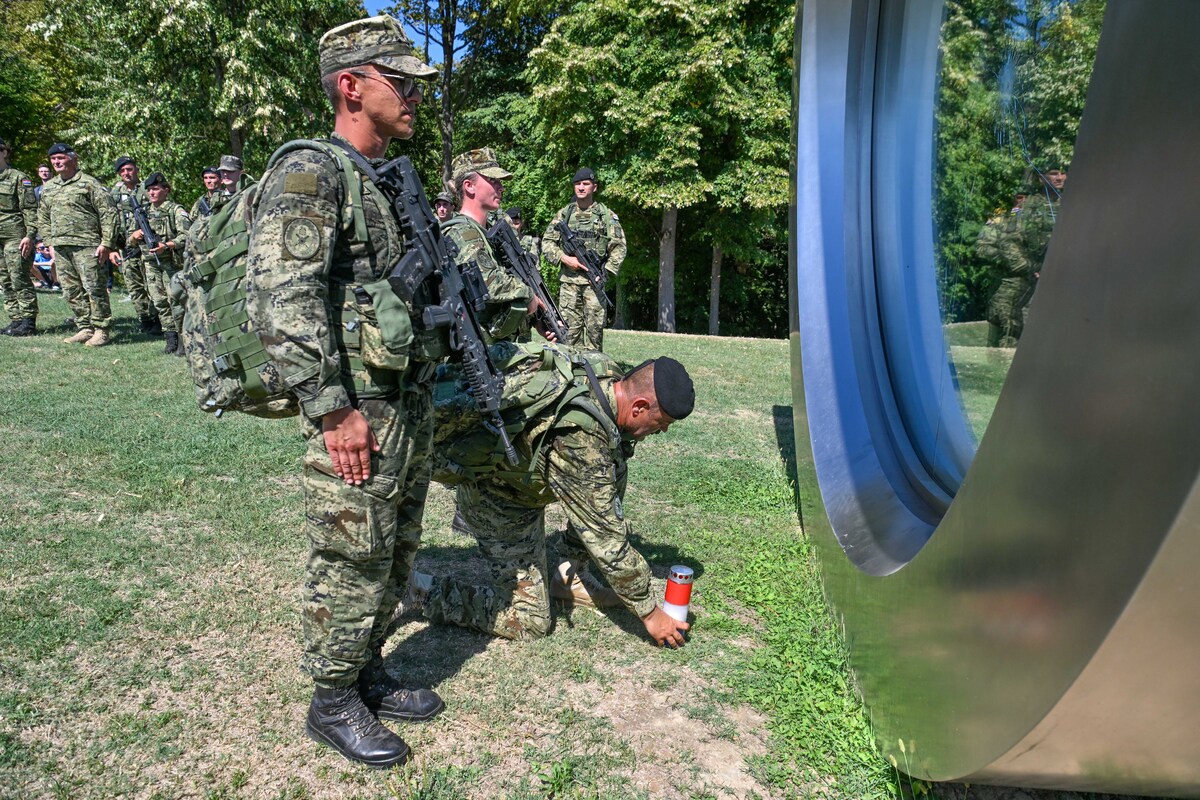 Mladi Tigrovi hodali od Petrinje do Kostajnice. Na simboličnoj lokaciji dobili beretke