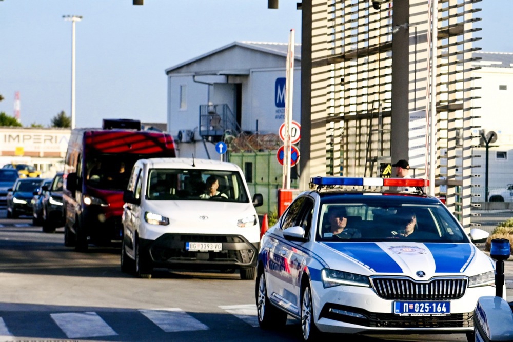 VIDEO I FOTO Tijelo Mladića stiglo u Beograd, pogledajte kako su ga dočekali