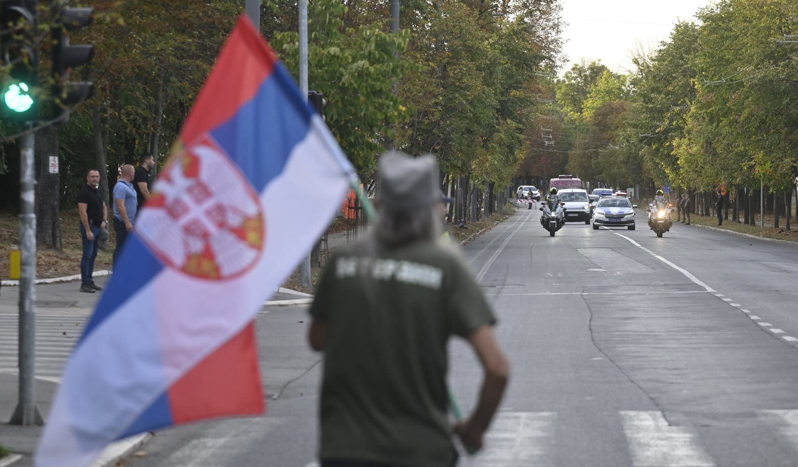 VIDEO I FOTO Tijelo Mladića stiglo u Beograd, pogledajte kako su ga dočekali