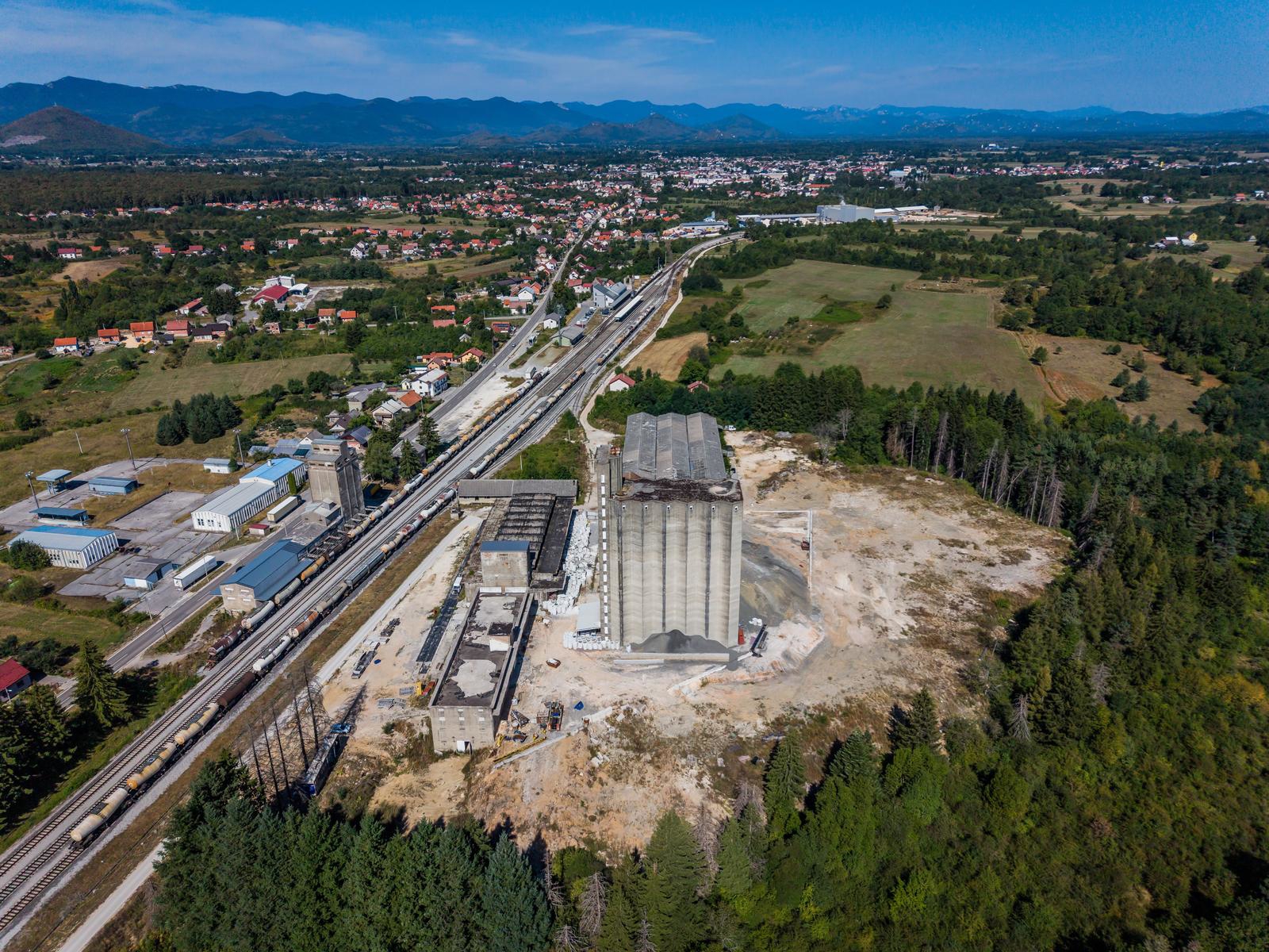 Doznajemo: Bio je alfa i omega za otpad u Lici. Sam je dao otkaz, Petry je lagao