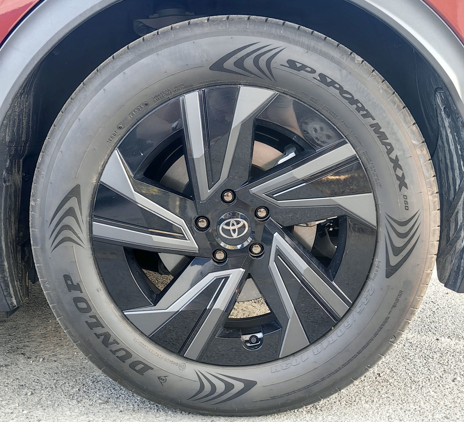 Toyota C-HR+ je električni pogodak Japanaca. Samo je naziv sličan