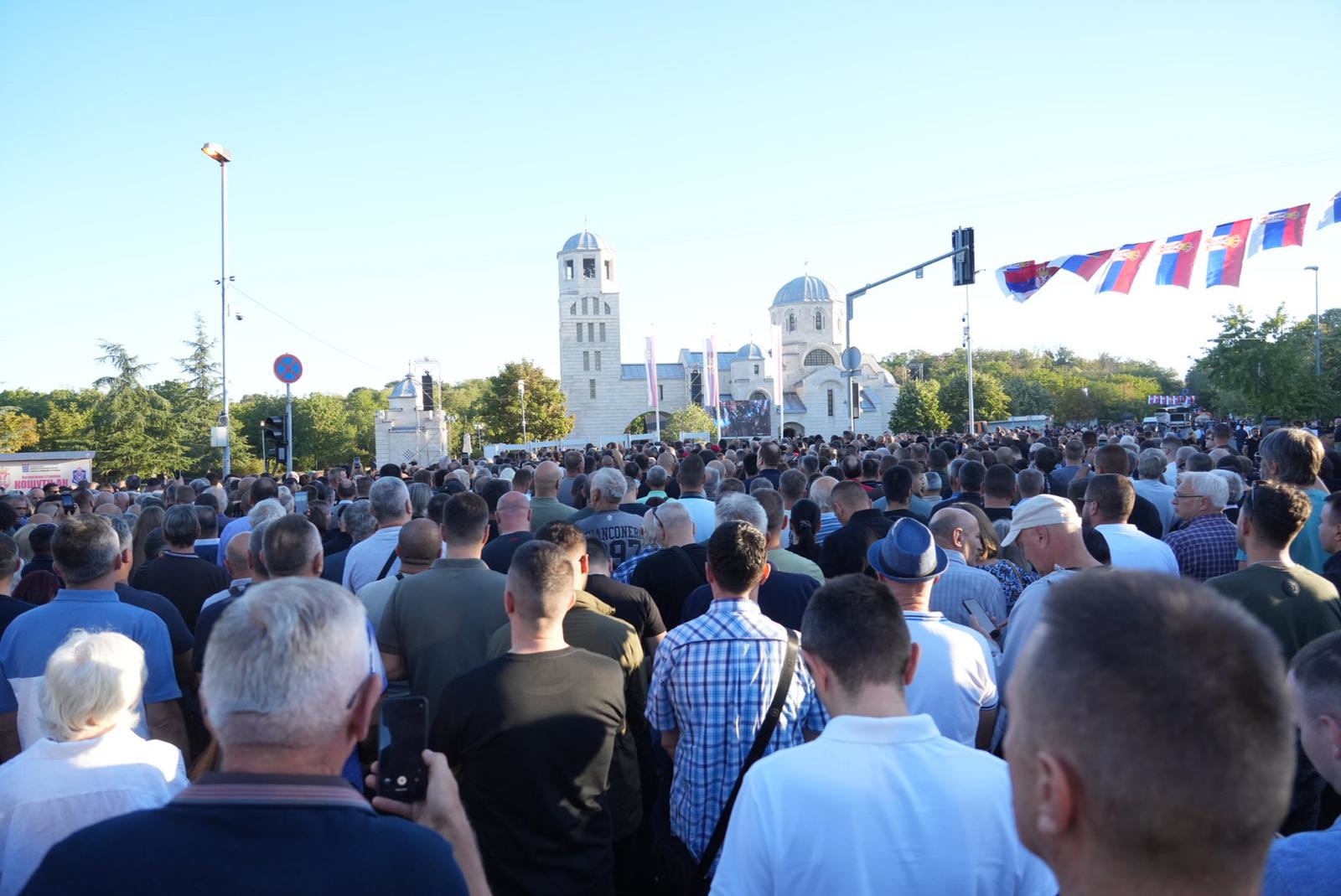 Danas pokop Ratka Mladića. Stigao i Vučićev sin