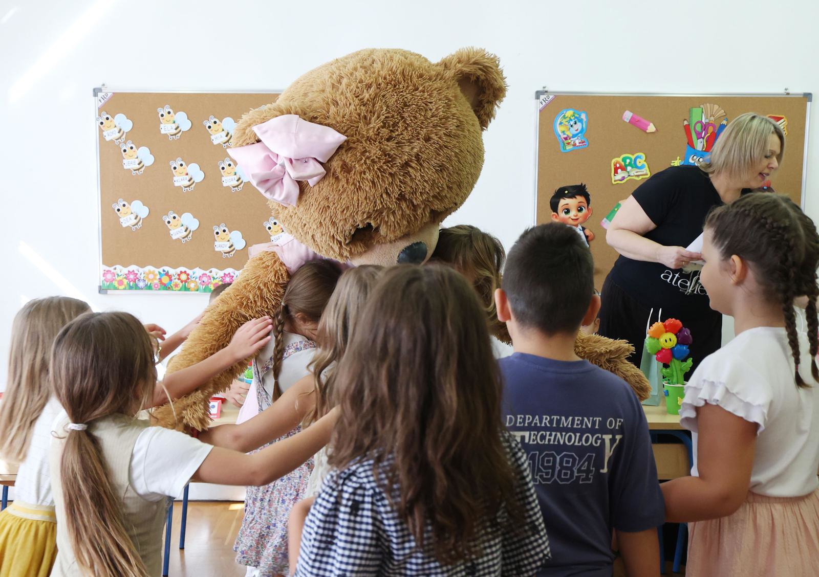 Prvi dan škole u 20 fotografija iz gradova diljem zemlje