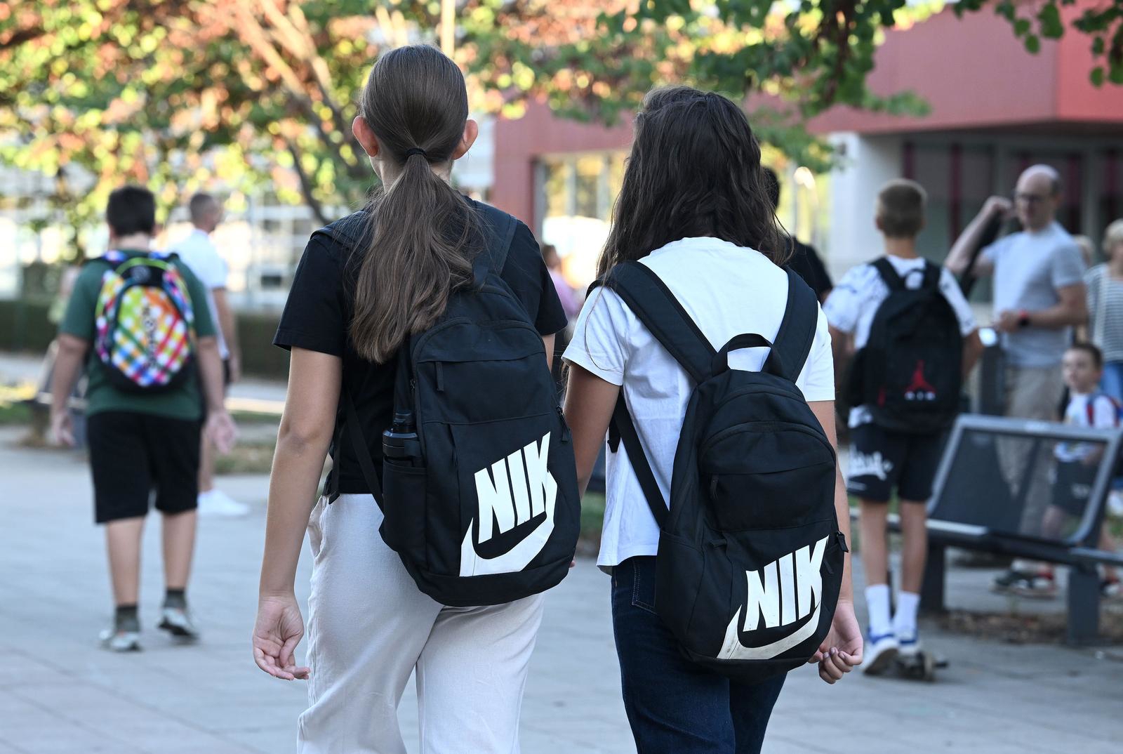 Prvi dan škole u 20 fotografija iz gradova diljem zemlje