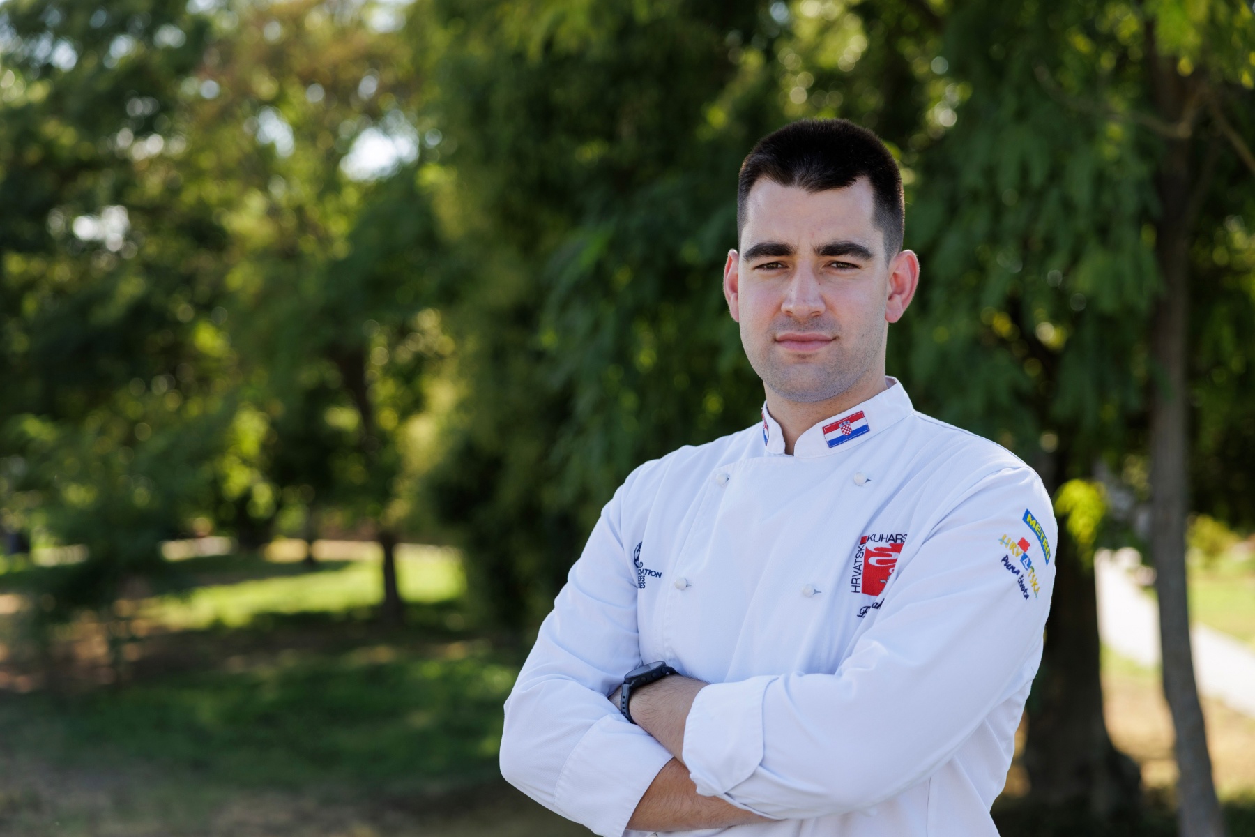 Bio je profesionalni veslač, a danas proizvodi ljute umake koji osvajaju nagrade