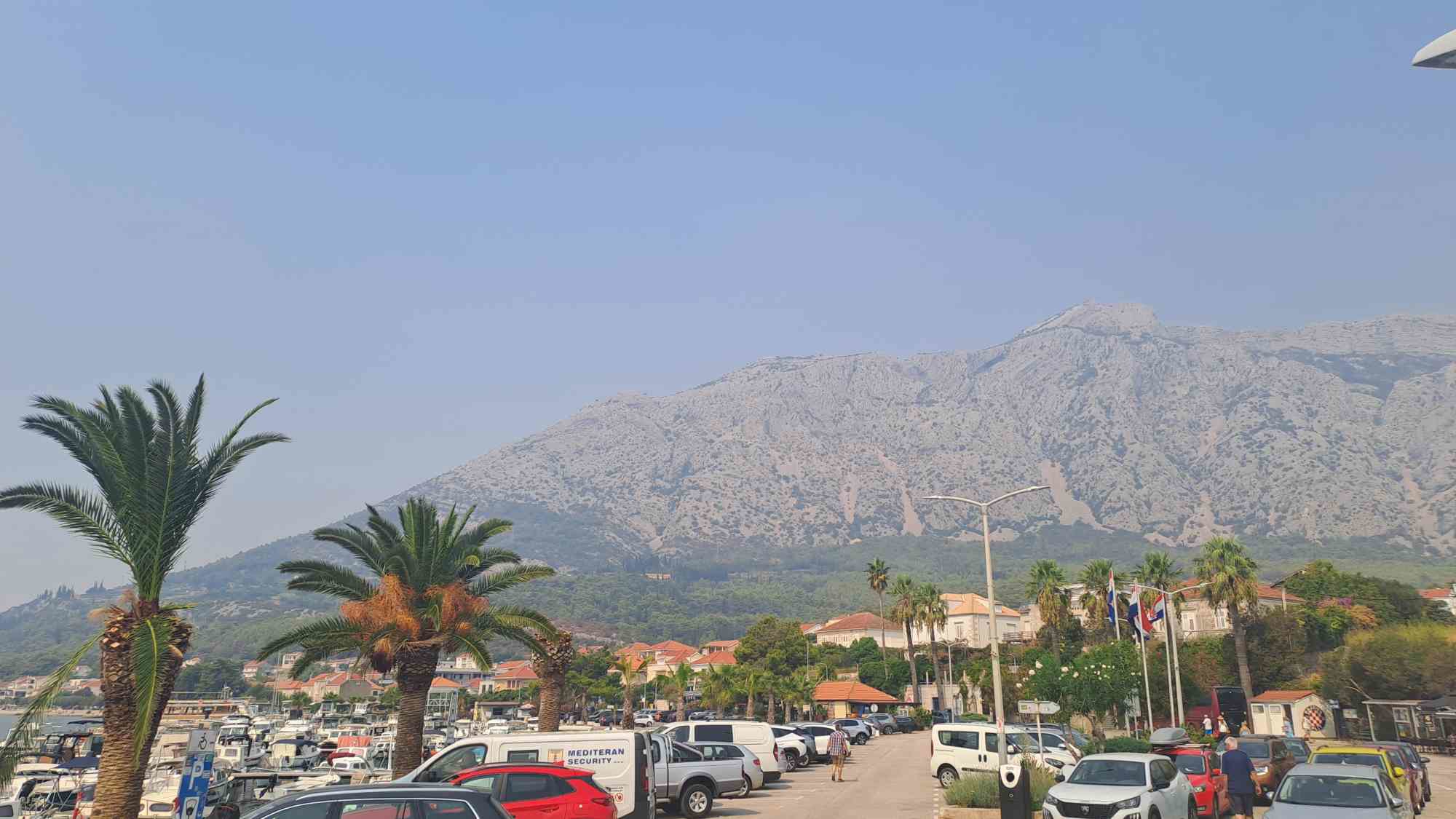 Dim iznad Orebića na Pelješcu.