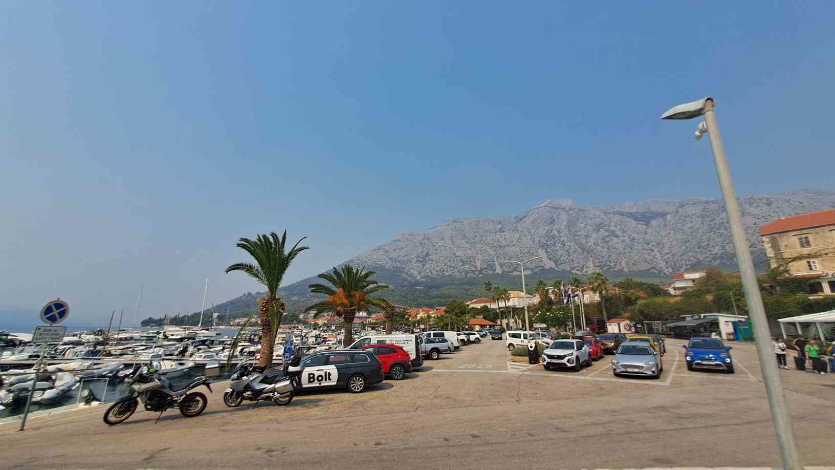 Dim iznad Orebića na Pelješcu.