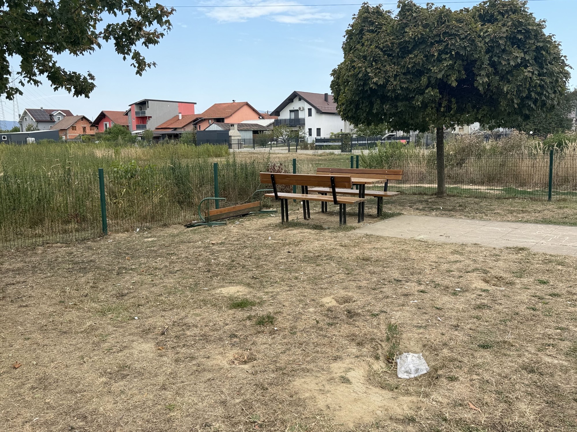 FOTO Ovako je izgledao dječji parkić u Zagrebu. Nakon Indexova članka su ga uredili