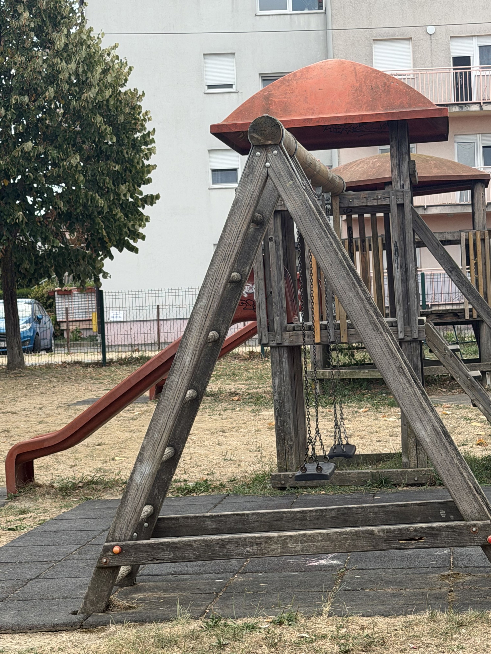 FOTO Ovako je izgledao dječji parkić u Zagrebu. Nakon Indexova članka su ga uredili