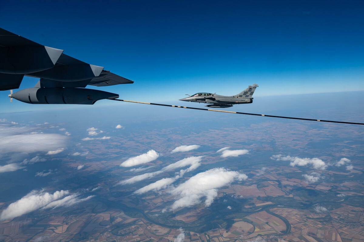 FOTO I VIDEO Pogledajte kako njemački A400M u zraku opskrbljuje hrvatski Rafale gorivom