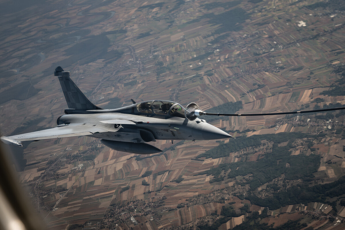 FOTO I VIDEO Pogledajte kako njemački A400M u zraku opskrbljuje hrvatski Rafale gorivom