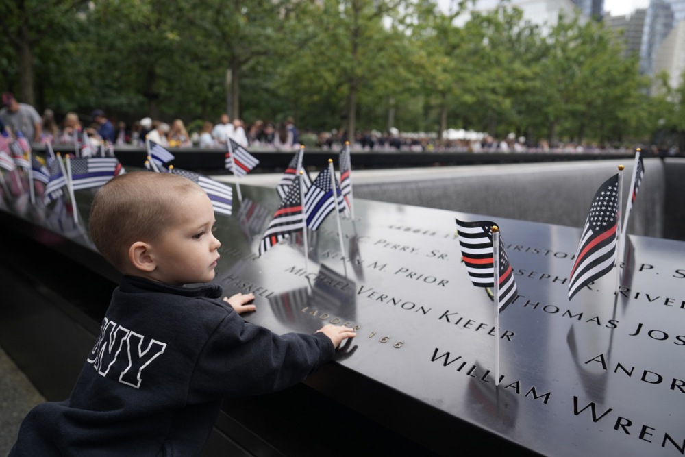 Amerikanci se prisjećaju poginulih 11. rujna. U New Yorku satima čitali imena žrtava
