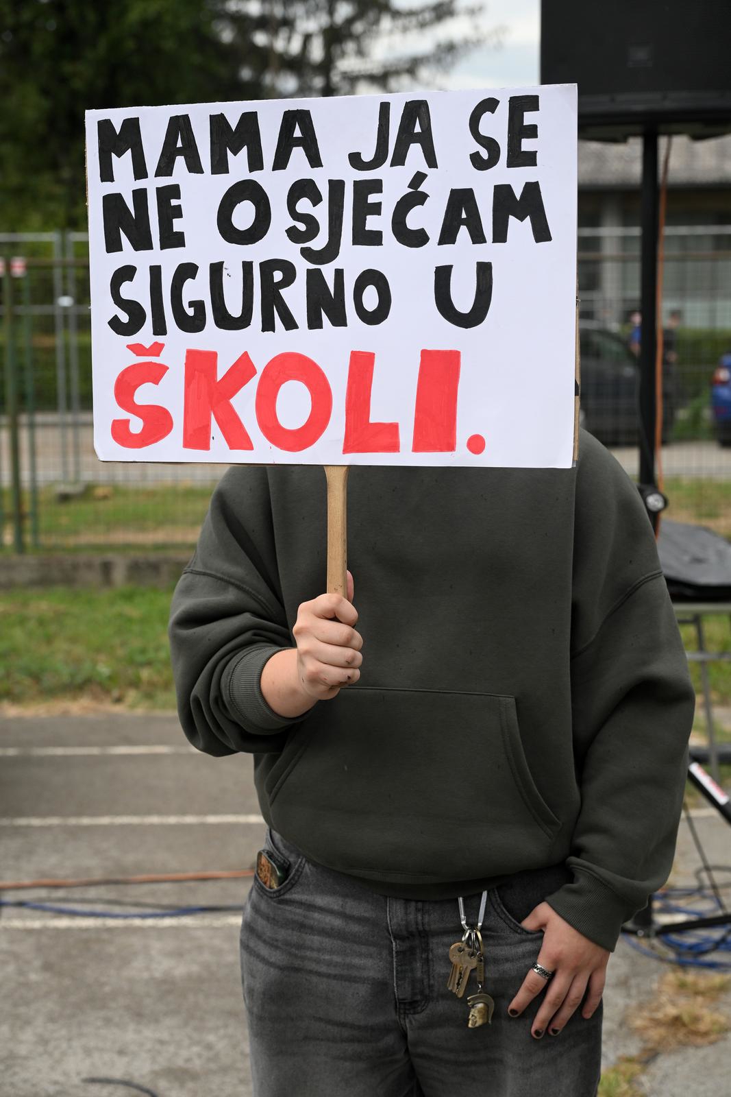 Profesor koji je stao pred napadača: Moji učenici su hrabriji od mnogih nastavnika
