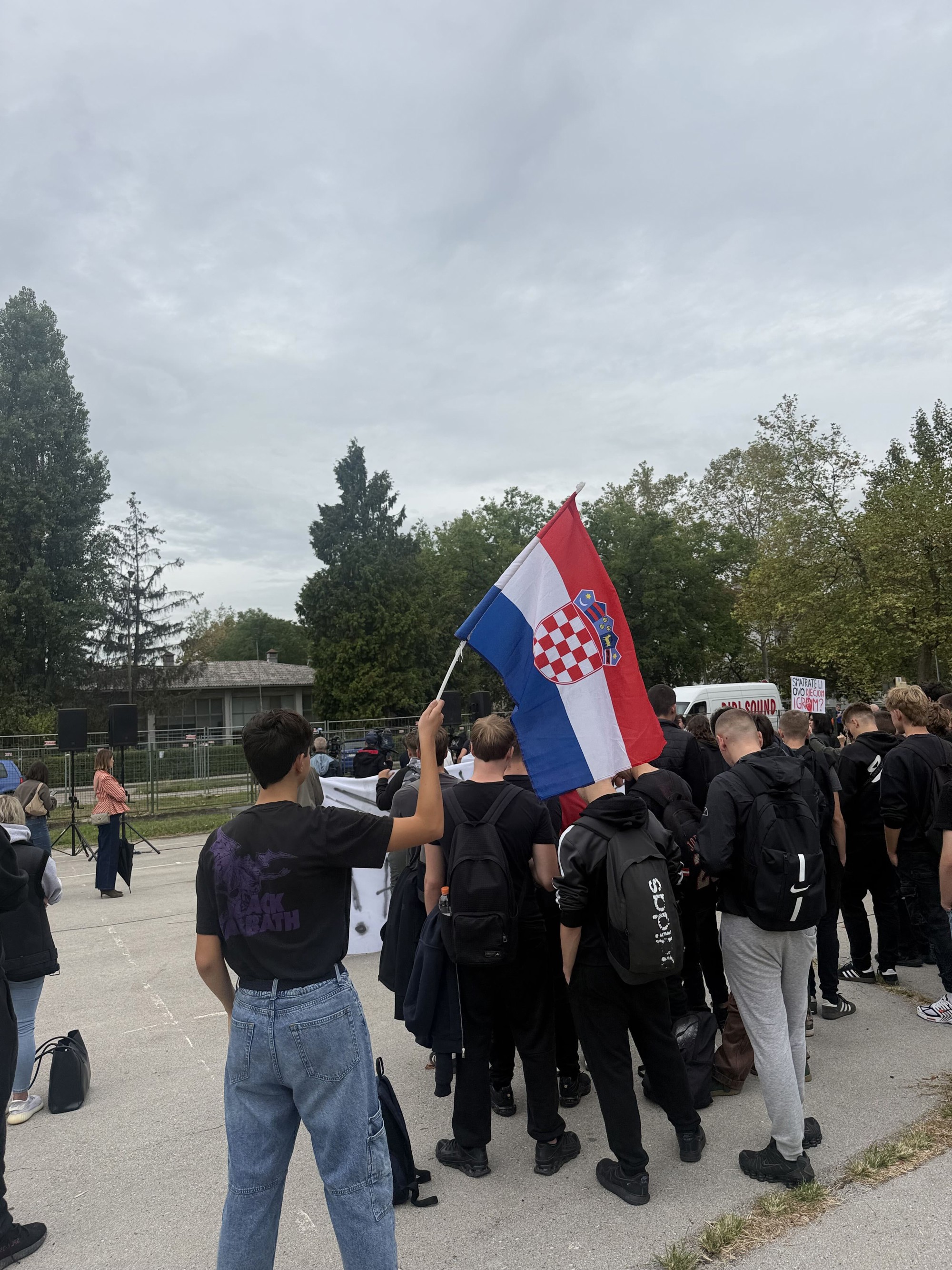 Profesor koji je stao pred napadača: Moji učenici su hrabriji od mnogih nastavnika