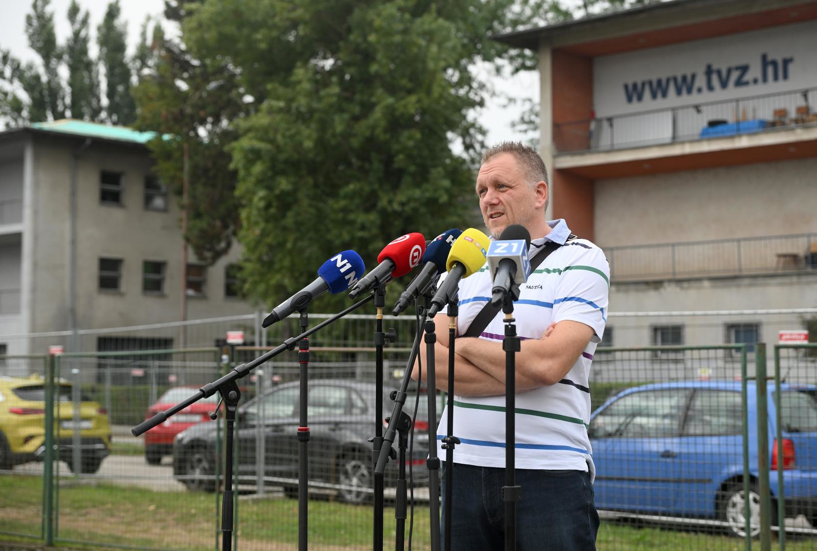 Profesor koji je stao pred napadača: Moji učenici su hrabriji od mnogih nastavnika