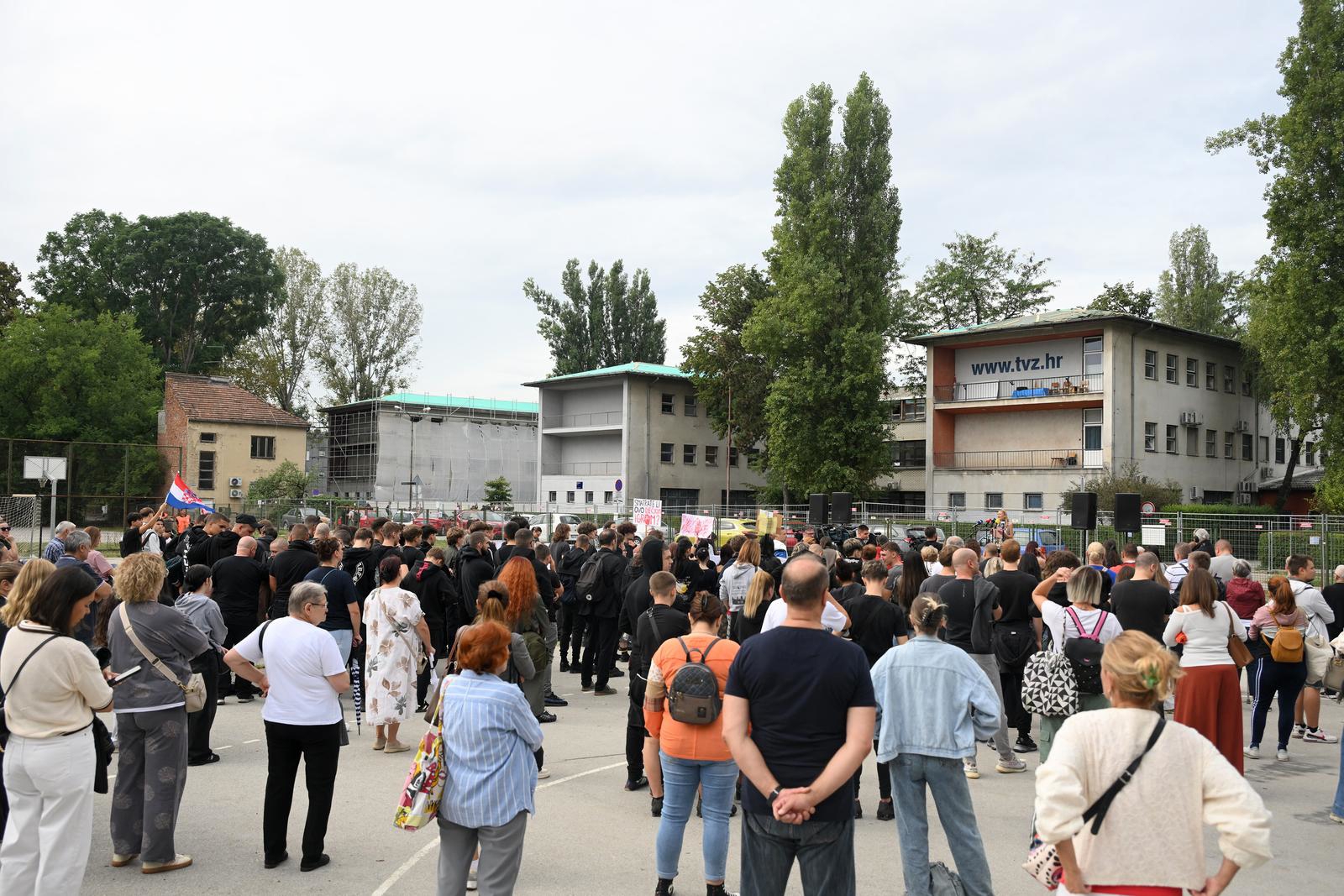 Profesor koji je stao pred napadača: Moji učenici su hrabriji od mnogih nastavnika