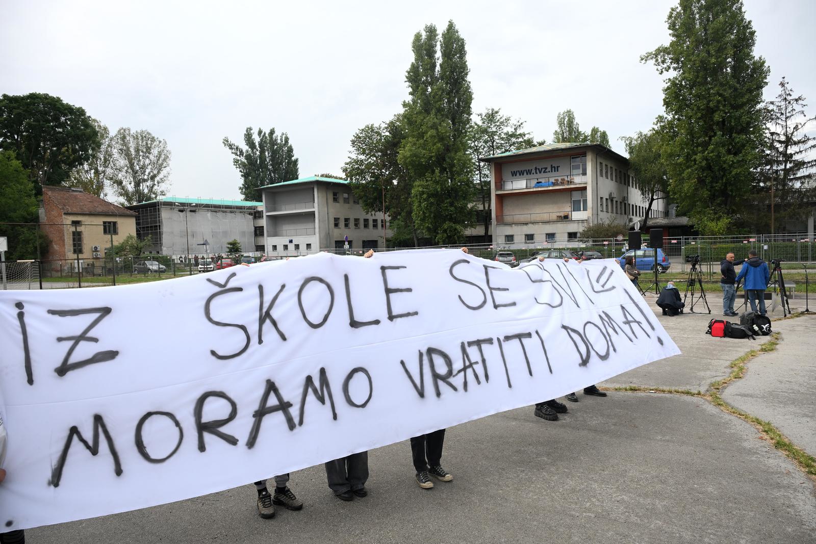 Profesor koji je stao pred napadača: Moji učenici su hrabriji od mnogih nastavnika