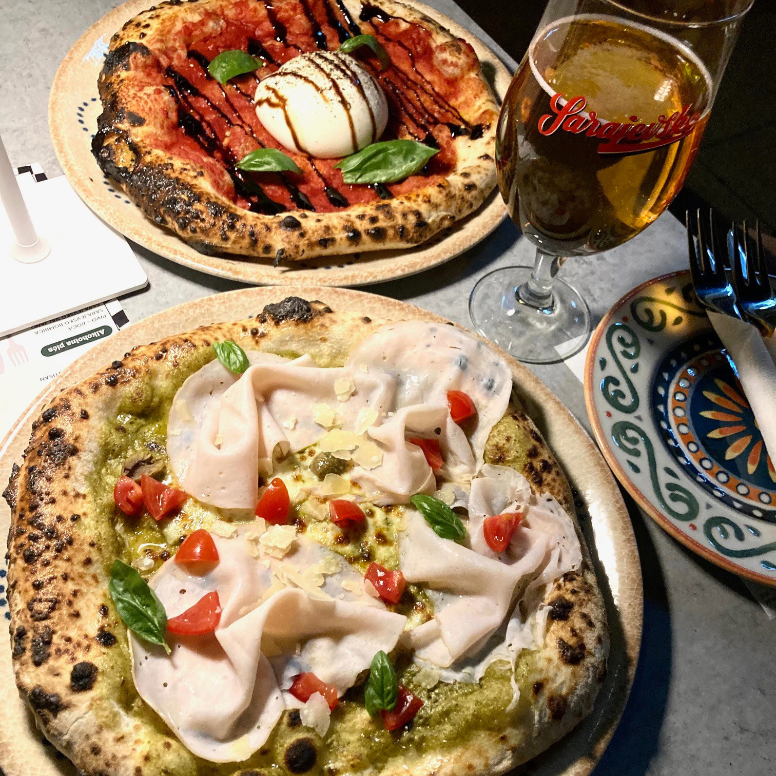 Pronašao sam malu sarajevsku pizzeriju koja radi vrhunsku napoletanu. Cijene su lude