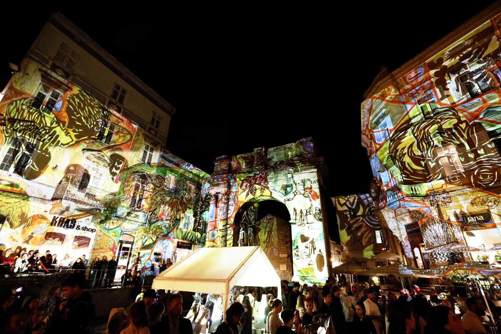 Otvoren festival svjetla u Puli, grad izgleda wow 😍
