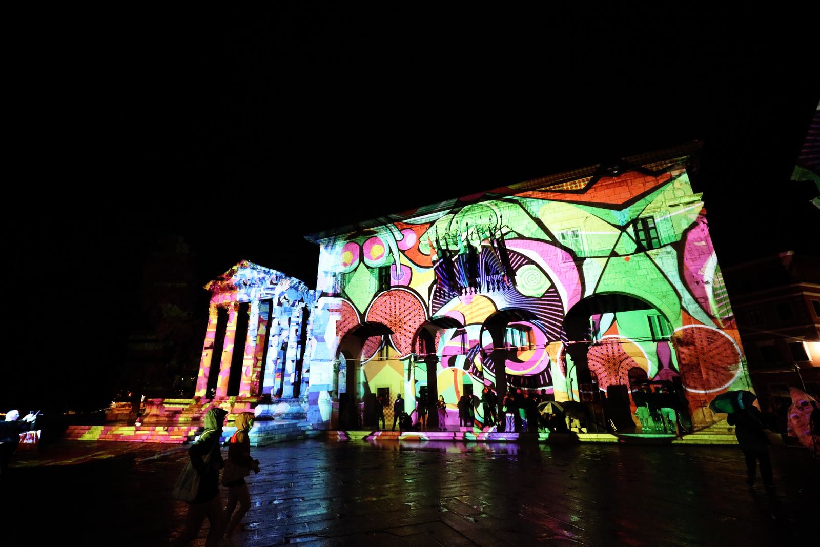 Otvoren festival svjetla u Puli, grad izgleda wow 😍