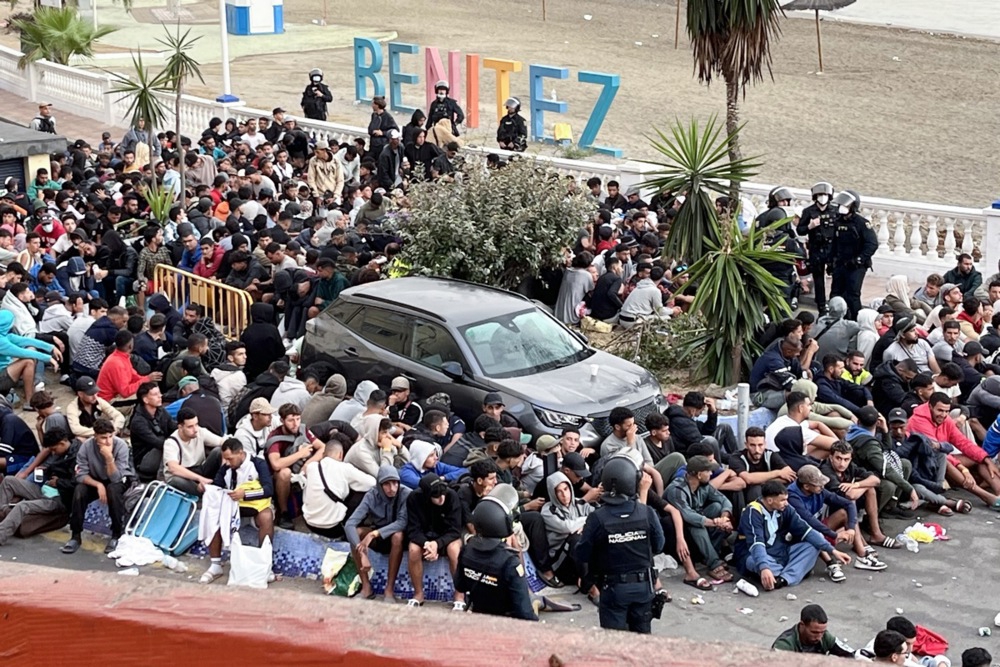 Policija pucala u zrak tijekom stampeda migranata u Ceuti