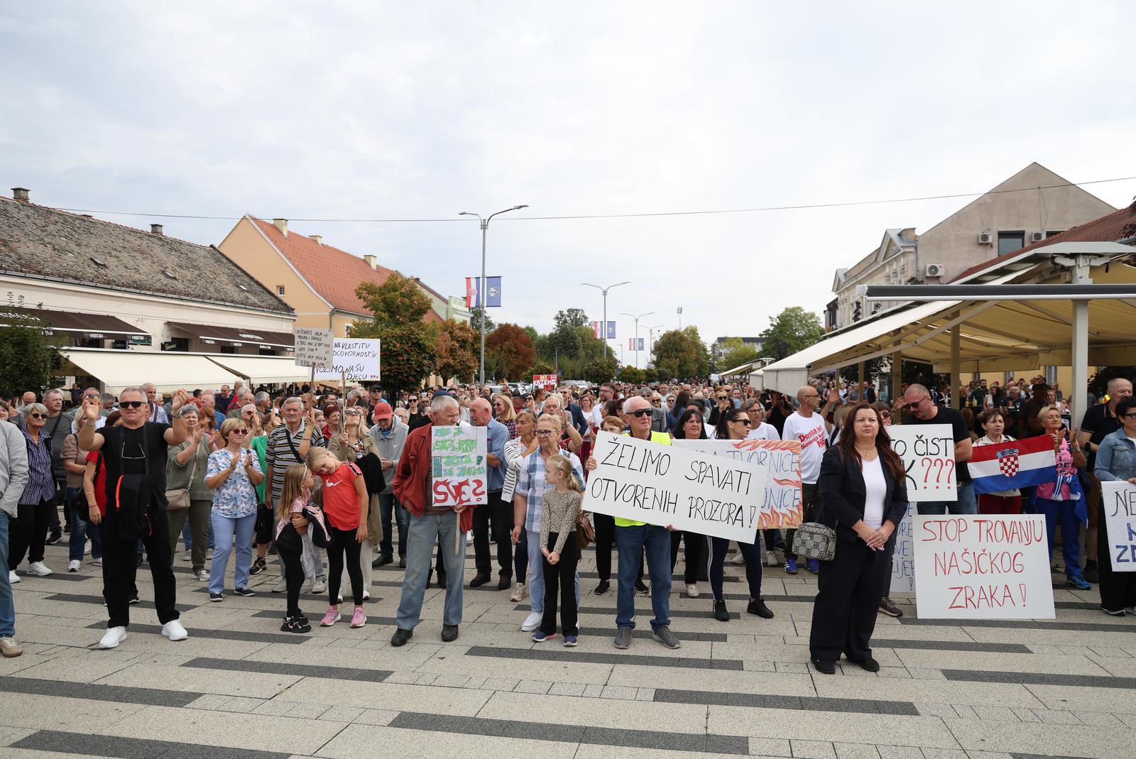 FOTO Građani u Našicama prosvjedovali zbog otpada iz Gospića. "Stop trovanju"