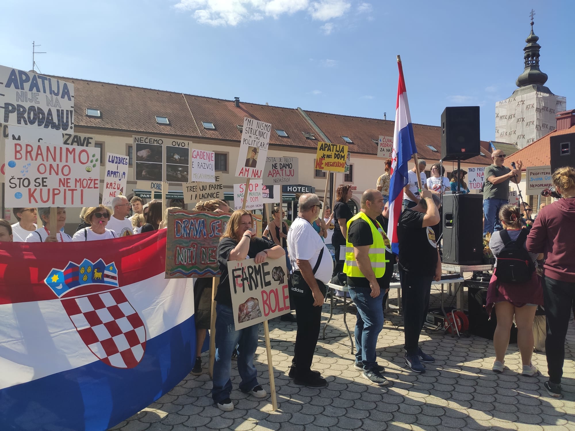 Prosvjed u Ludbregu protiv megafarme pilića: "Ne smijemo postati smetlište Europe"