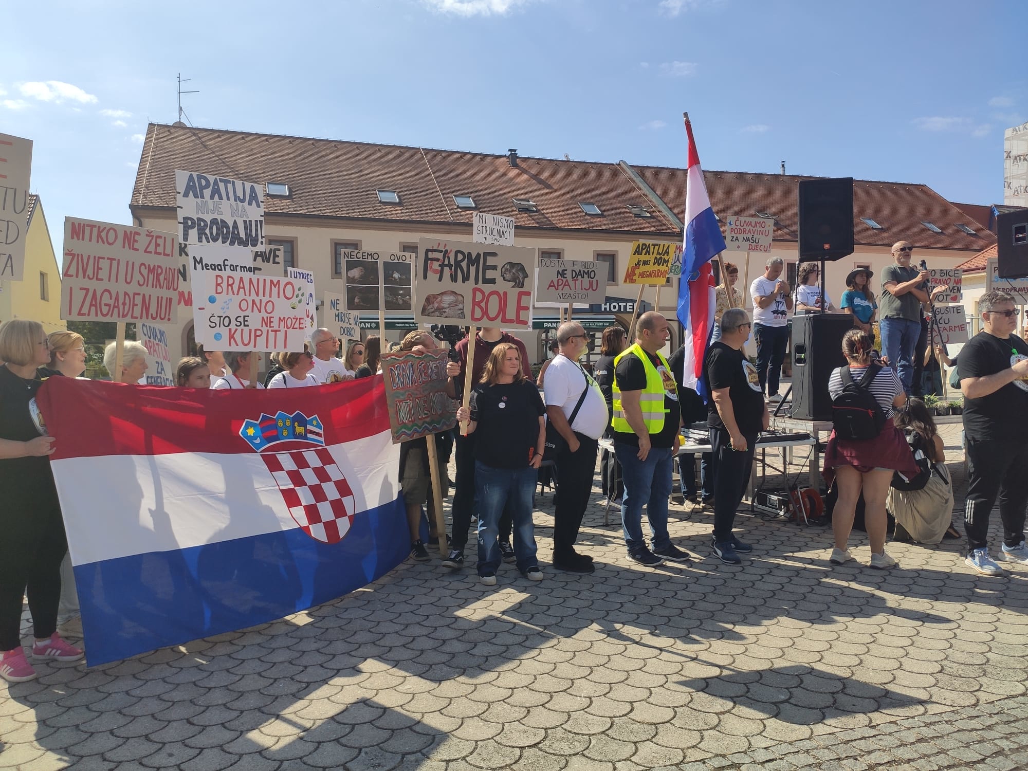 Prosvjed u Ludbregu protiv megafarme pilića: "Ne smijemo postati smetlište Europe"