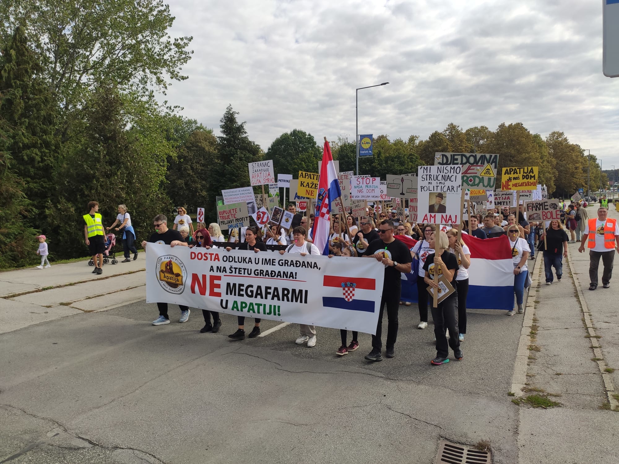 Prosvjed u Ludbregu protiv megafarme pilića: "Ne smijemo postati smetlište Europe"