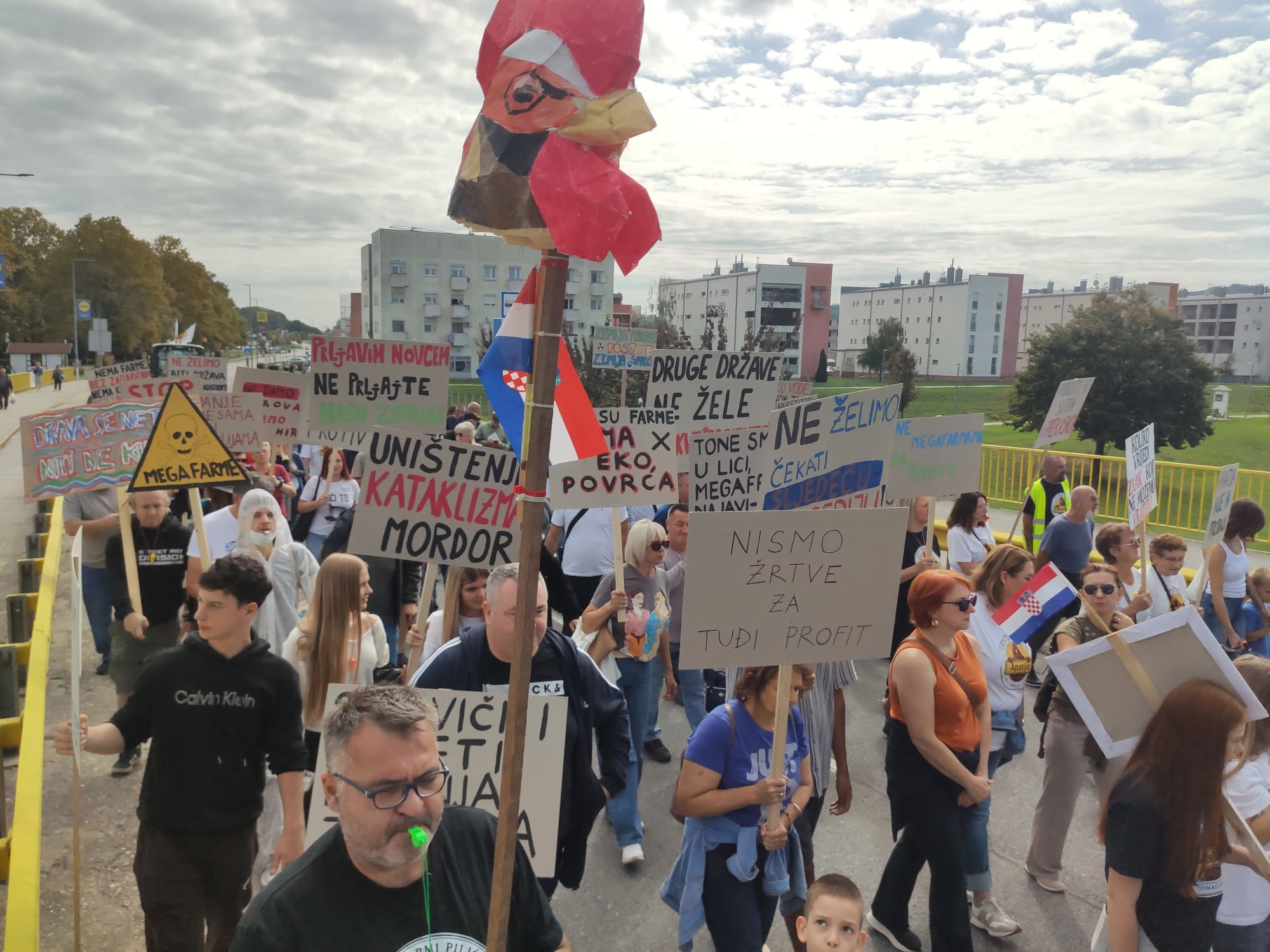 Prosvjed u Ludbregu protiv megafarme pilića: "Ne smijemo postati smetlište Europe"