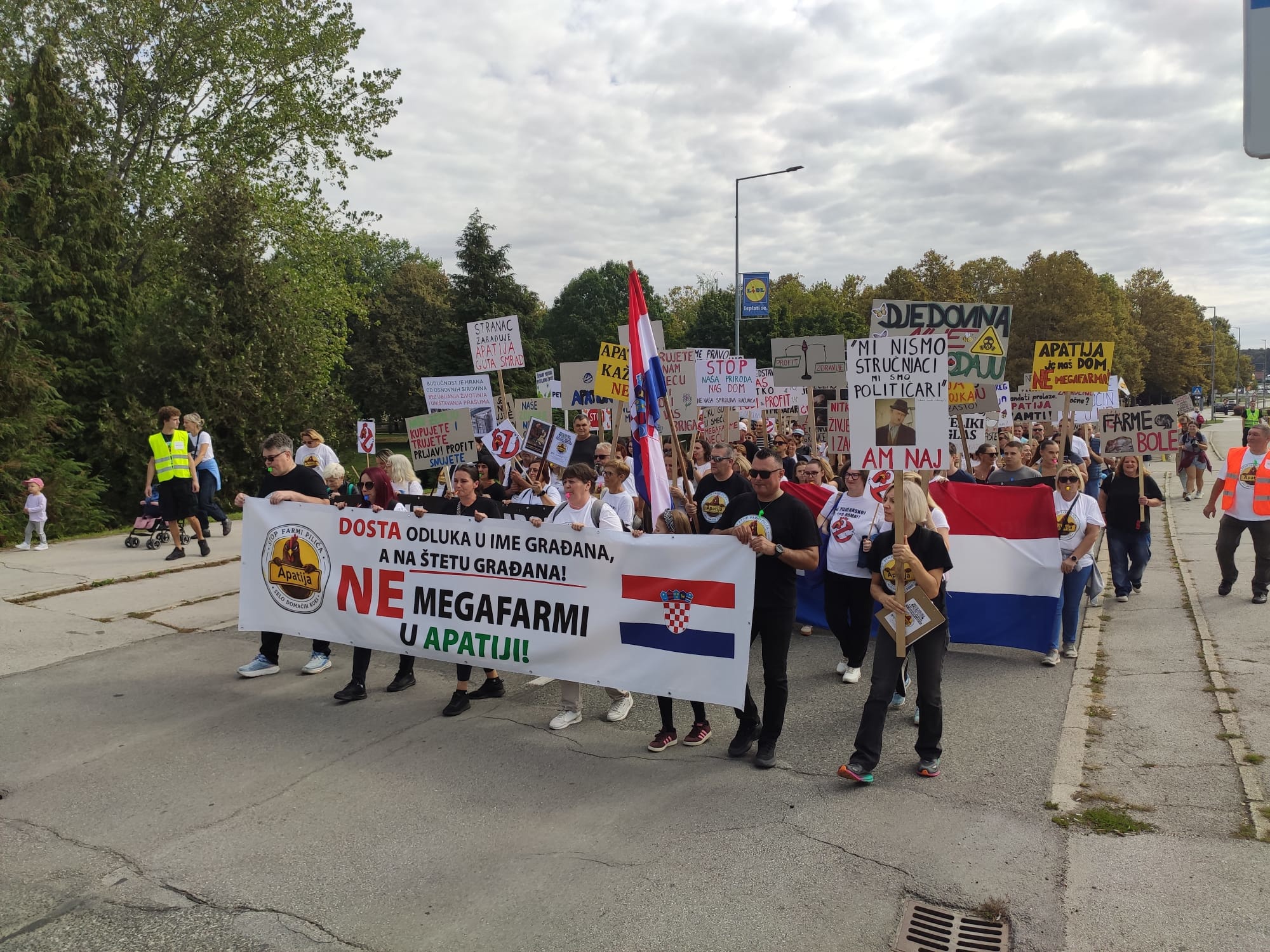 Prosvjed u Ludbregu protiv megafarme pilića: "Ne smijemo postati smetlište Europe"