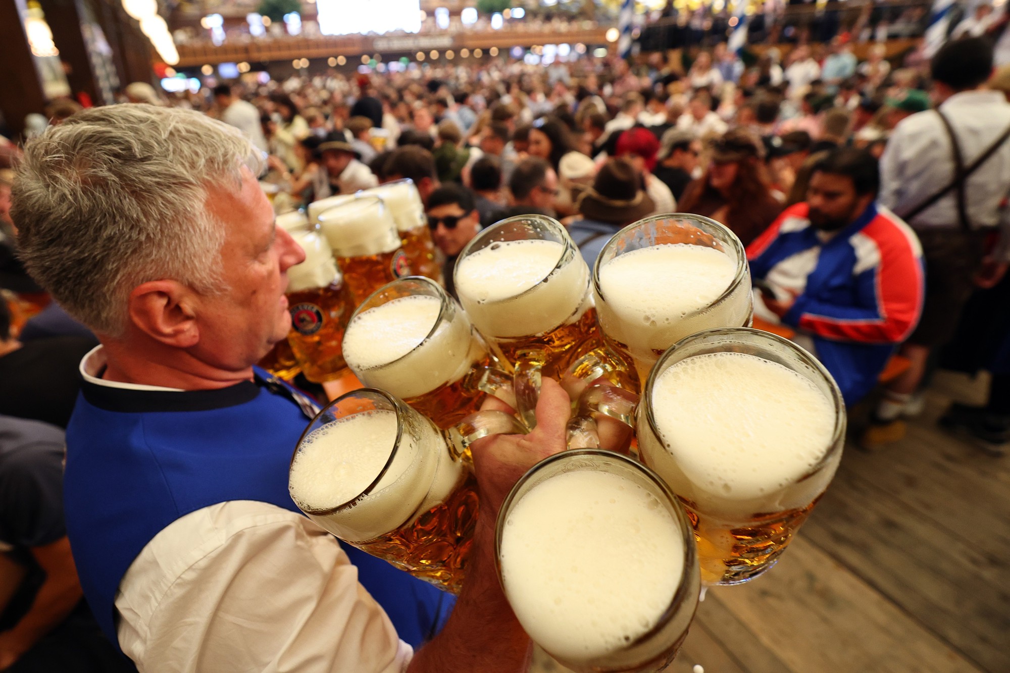 Počeo Oktoberfest, Nijemci o cijenama: "Za jedan dan računajte više od 200 €"