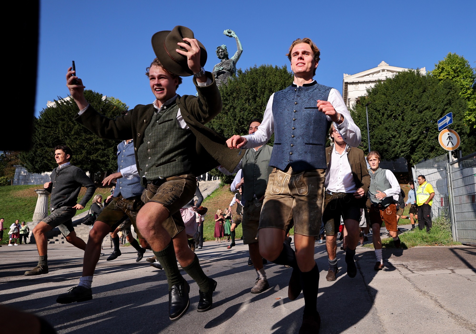 Počeo Oktoberfest, Nijemci o cijenama: "Za jedan dan računajte više od 200 €"