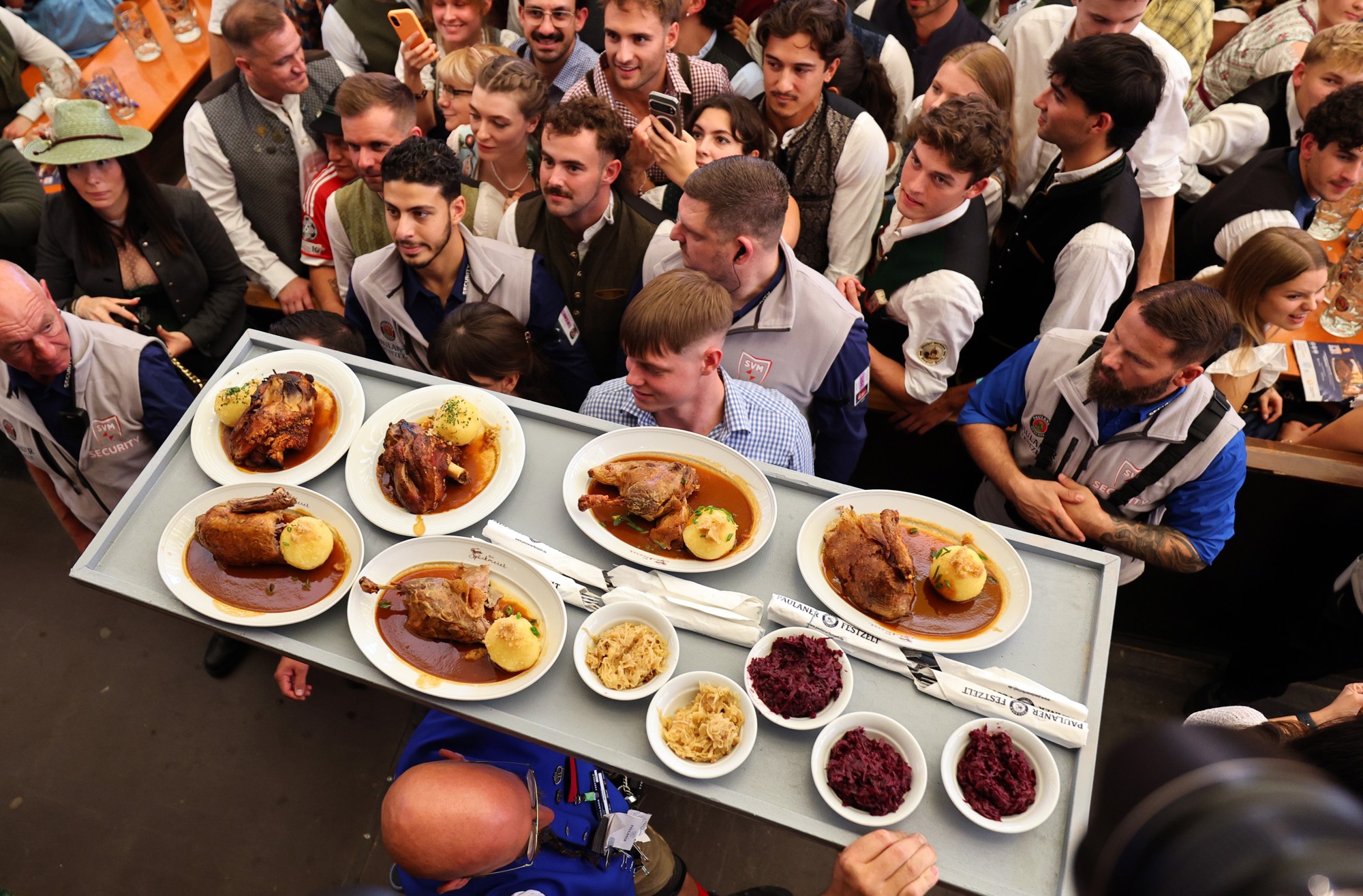 Počeo Oktoberfest, Nijemci o cijenama: "Za jedan dan računajte više od 200 €"
