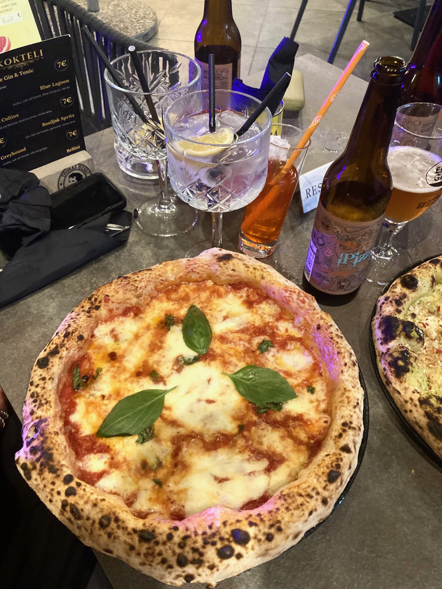 Lovac je bio na proslavi rođendana jedne pizzerije (naravno, ponio je i poklon)