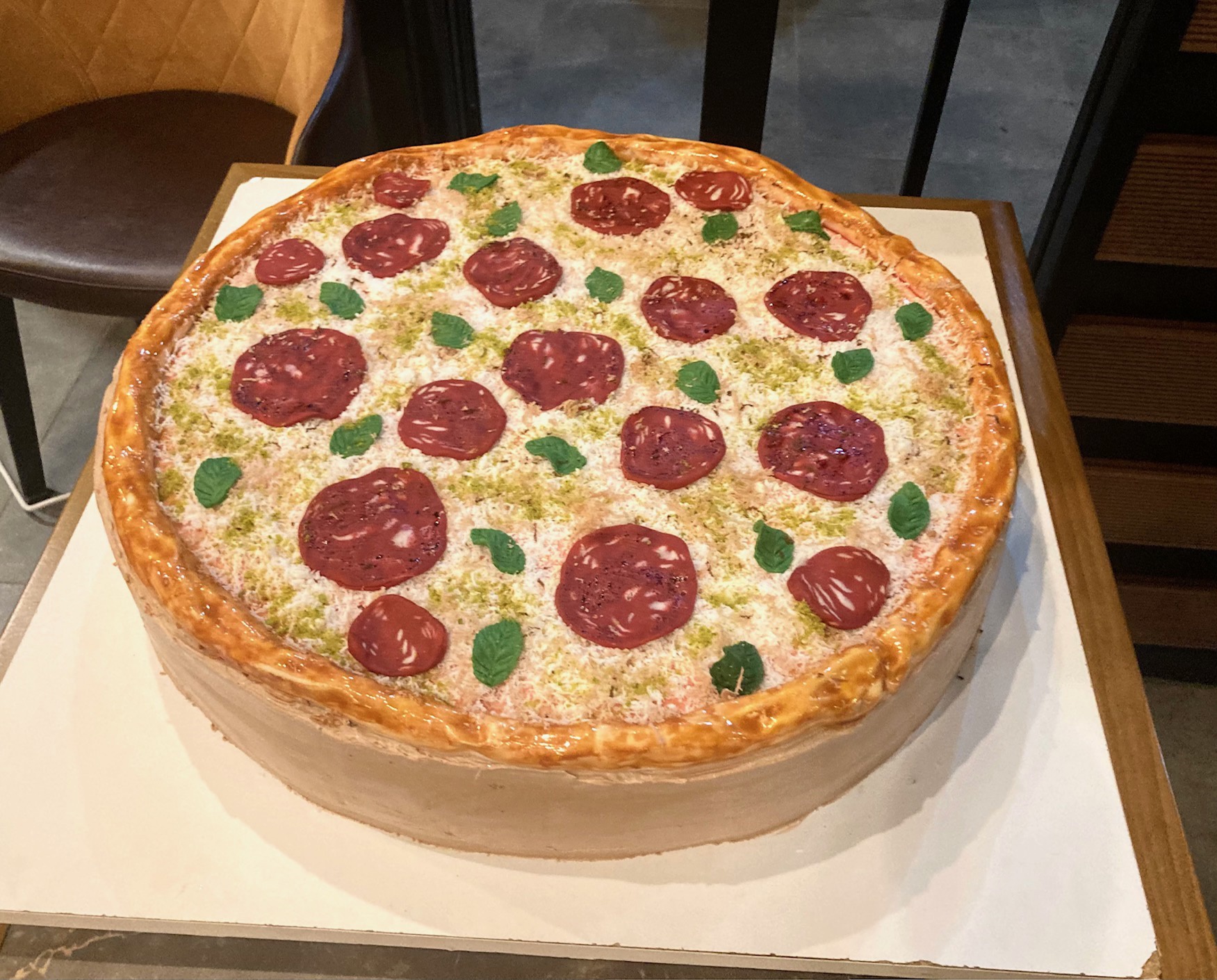 Lovac je bio na proslavi rođendana jedne pizzerije (naravno, ponio je i poklon)