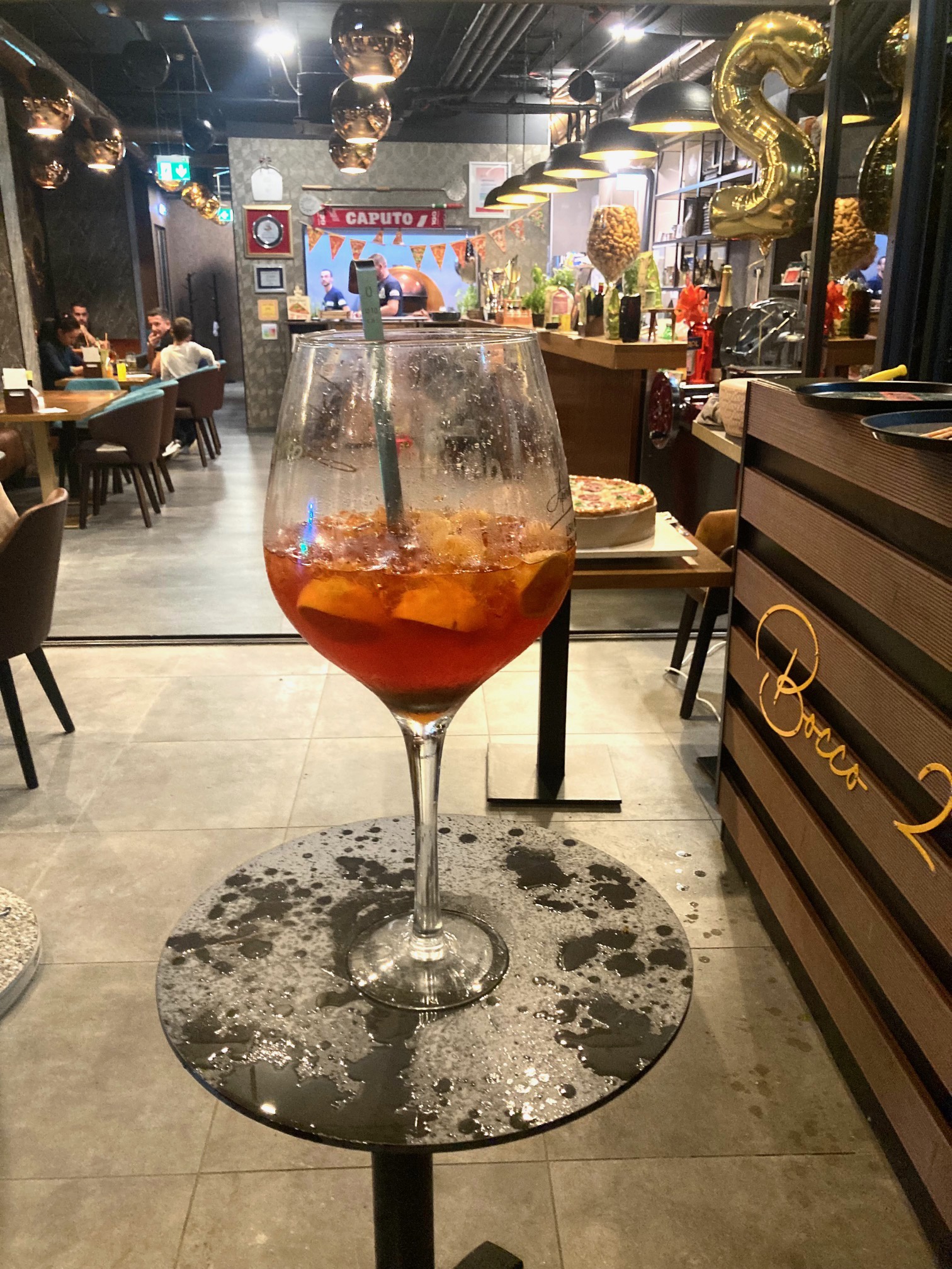 Lovac je bio na proslavi rođendana jedne pizzerije (naravno, ponio je i poklon)