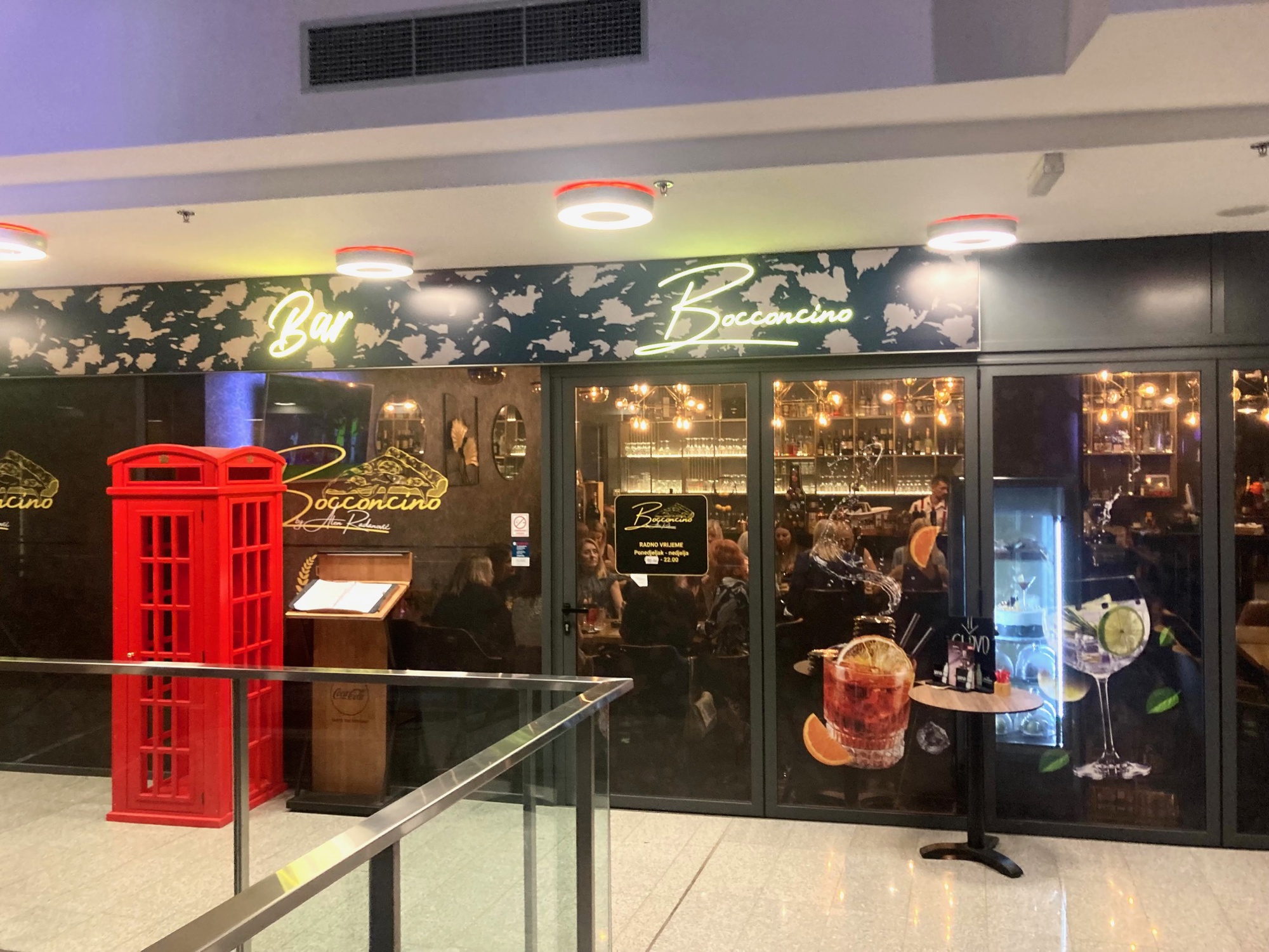 Lovac je bio na proslavi rođendana jedne pizzerije (naravno, ponio je i poklon)