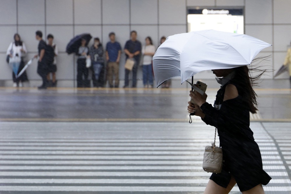FOTO Dvoje mrtvih nakon tajfuna u Japanu. Spasioci tragaju za nestalima