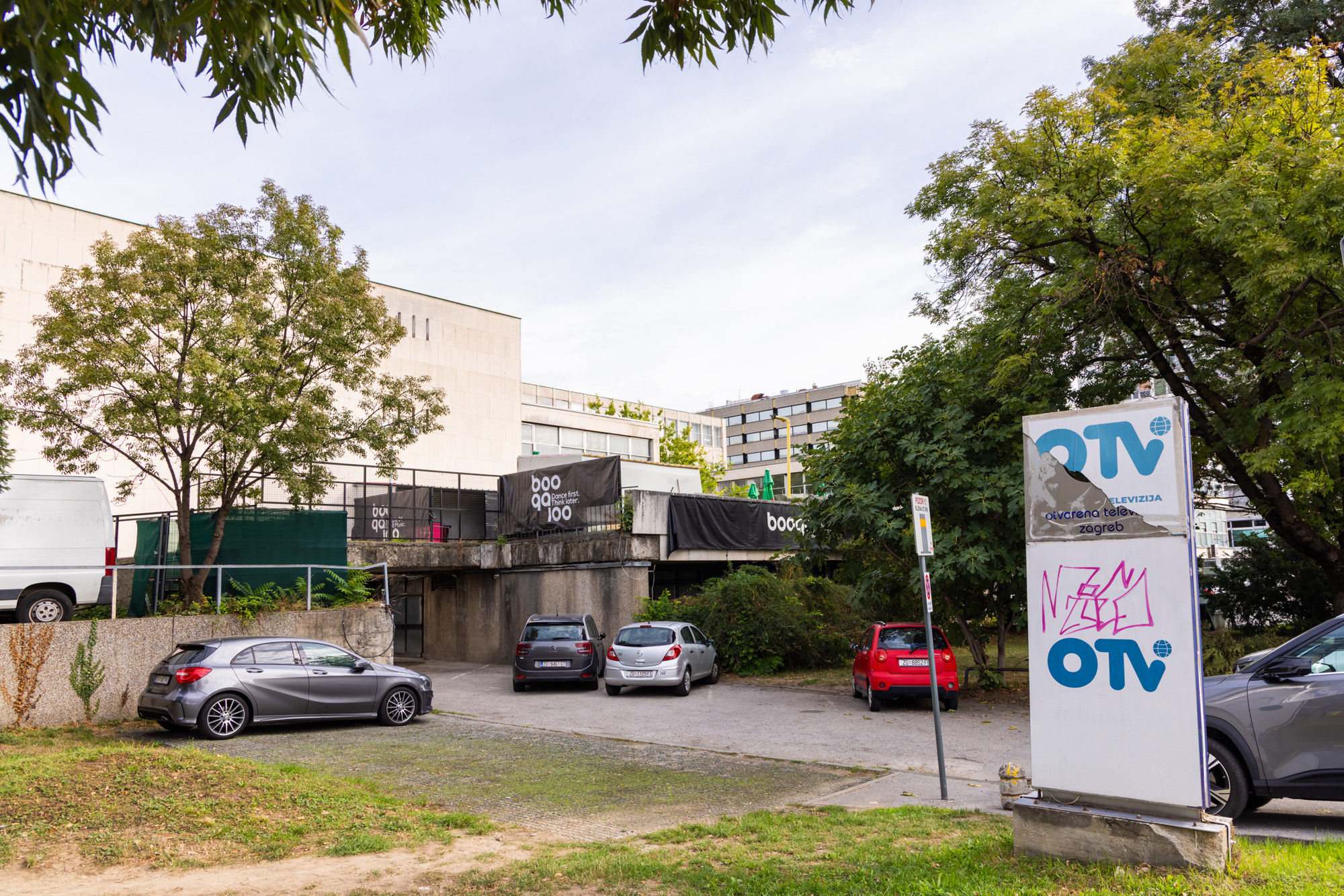 Otvorio ga Tito, 90-ih maknuli kip slavnog partizana. Danas se tamo partija
