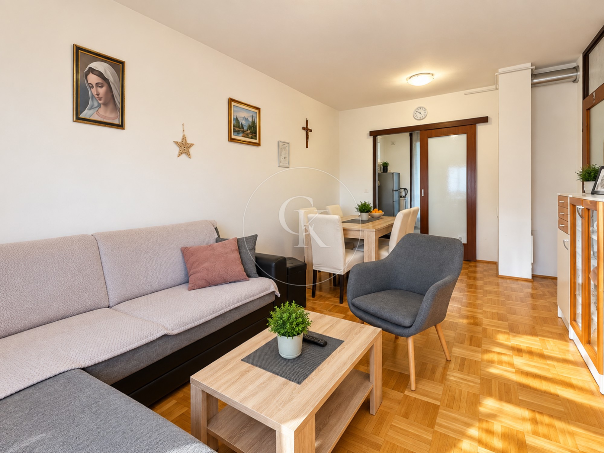 Trosoban stan u Zagrebu prodaje se za 190.000 €. Pogledajte fotke